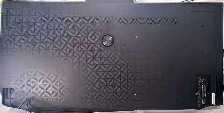Flat back panel with no bulge