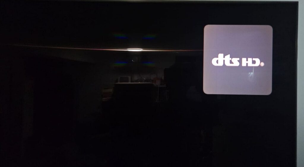 Diffusion of light fixture reflections across the screen