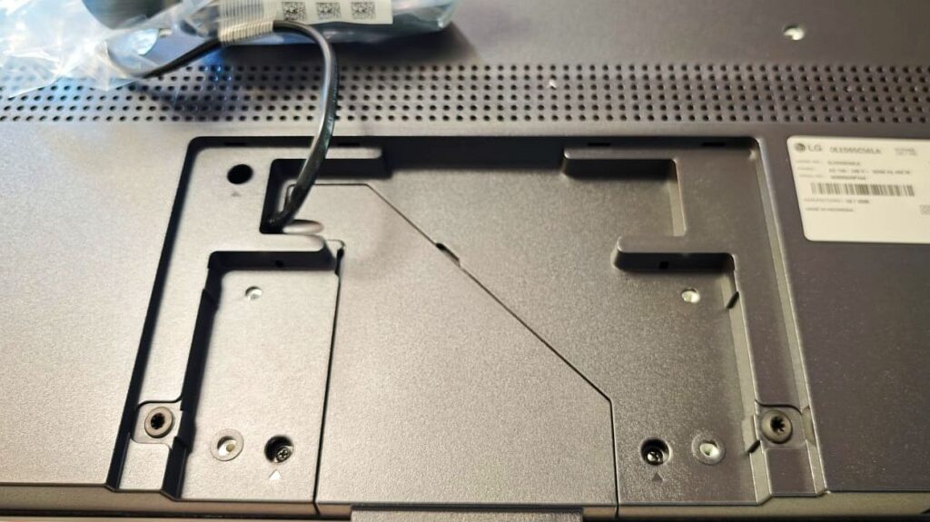 Non-removable power cable