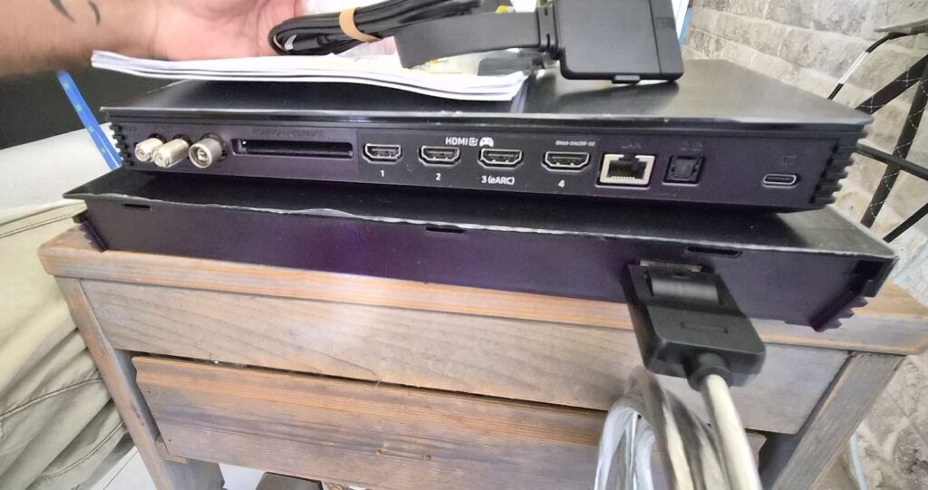 Wired and Wireless One Connect Box