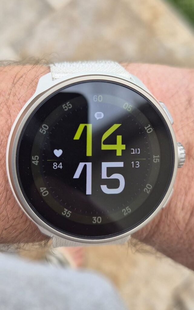 46 mm case with a high-quality AMOLED display