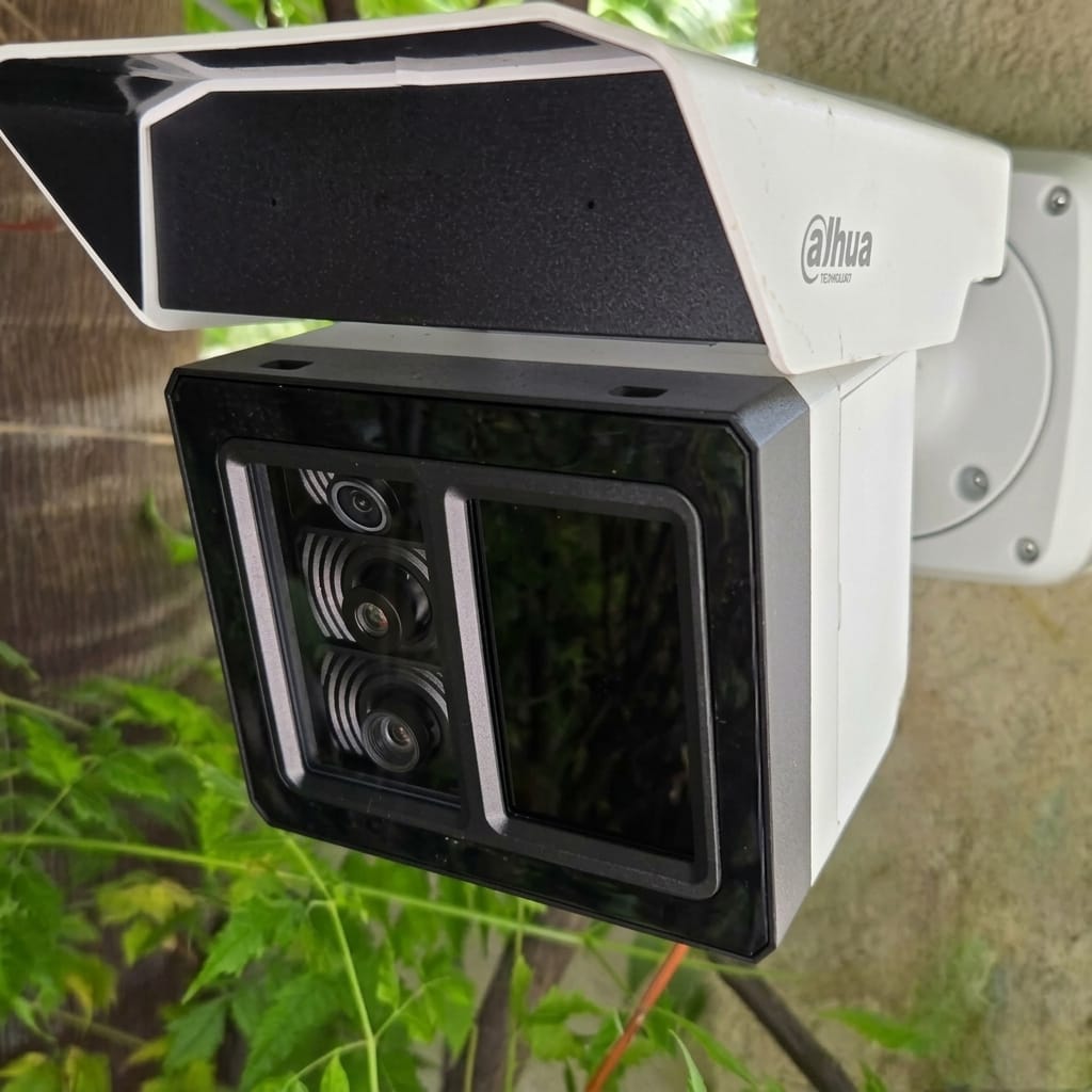 Dahua 3 lenses camera