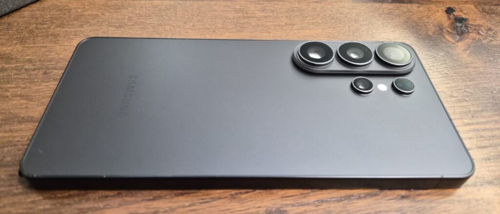 Samsung chooses safe and familiar