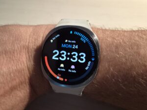 Left handed smartwatch